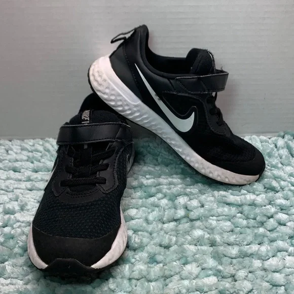 Nike Revolution Black & White Athletic Training Running Sneakers Girls Boys Run - Picture 2 of 16